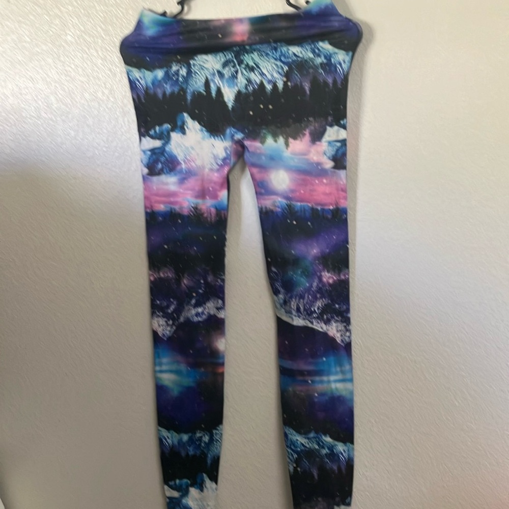 FINAL MARKDOWN No boundaries junior leggings medium